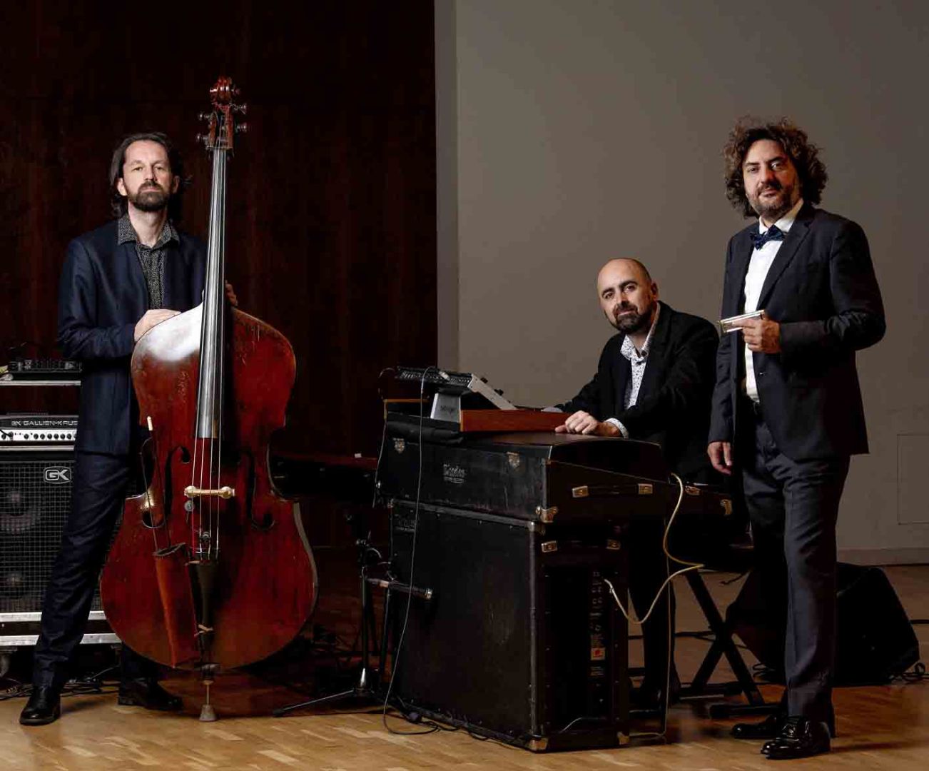 Antonio Serrano, Daniel Oyarzabal, Pablo M. Caminero - Bach & 