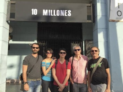 Actores de 10 Millones con el director