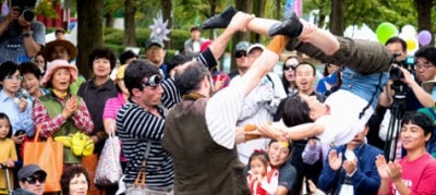 Gigante en Seoul Street Arts Festival 2016 - Foto de GoGuMa Yoon